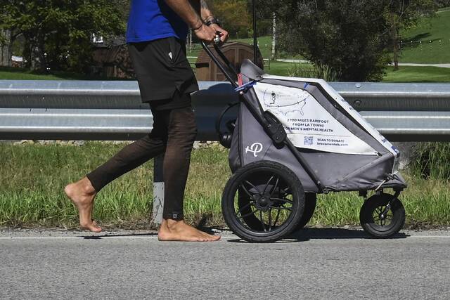 7784329_web1_gtr-BarefootWalk006-100424