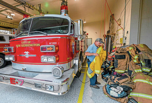 7784732_web1_vnd-firefighterhelp-100124