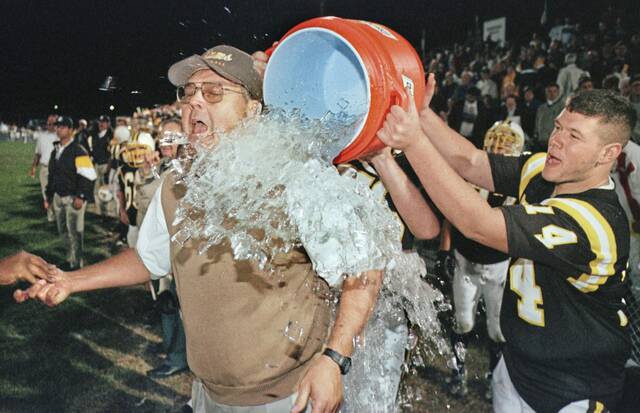 Through the Years: With coach back on sideline, Highlands shut down Valley in ’99