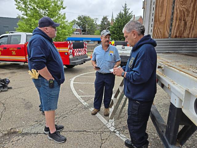 7792196_web1_vnd-firefighterrelief5-100324