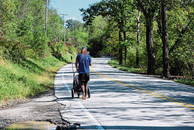 7794218_web1_gtr-BarefootWalk004-100424