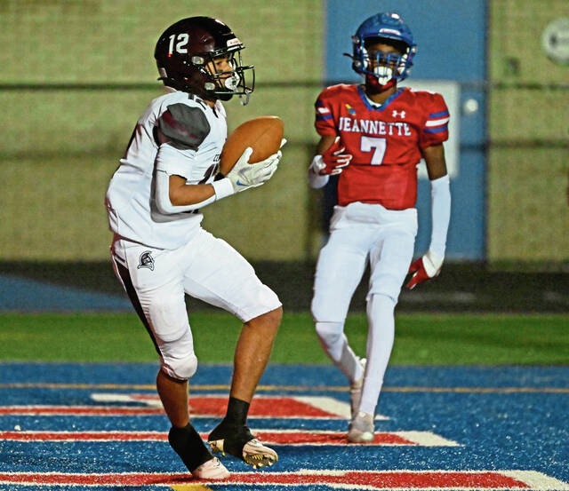 ‘Best friends’ collide when Jeannette, Greensburg Central Catholic QBs meet