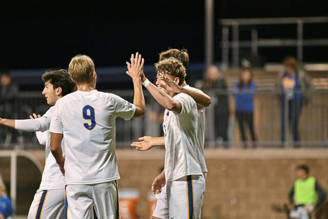7794715_web1_ptr-PittSoccer-100324