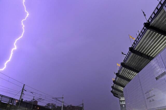 7807260_web1_ptr-Steelers03-100724