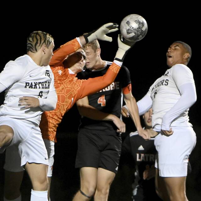 7808519_web1_ptr-LatrobeFRbsoc03-100924