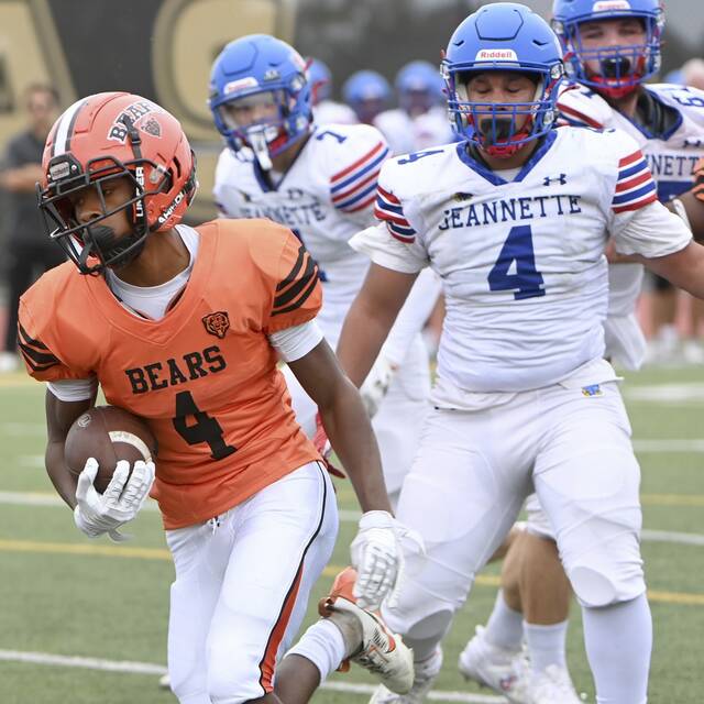 With Eastern Conference lead on the line, Leechburg looks for program’s 1st win over Clairton