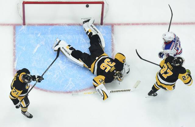 7815850_web1_ptr-PensRangers18-101024