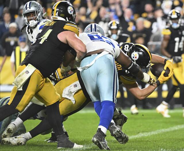 7815853_web1_ptr-Steelers16-100724