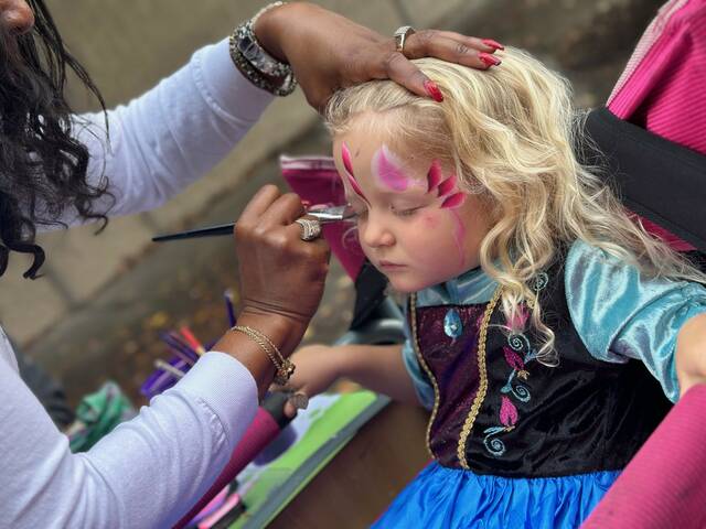 7827631_web1_her-FITWfacepaint-102424