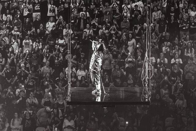 7827747_web1_ptr-Billie2-101424