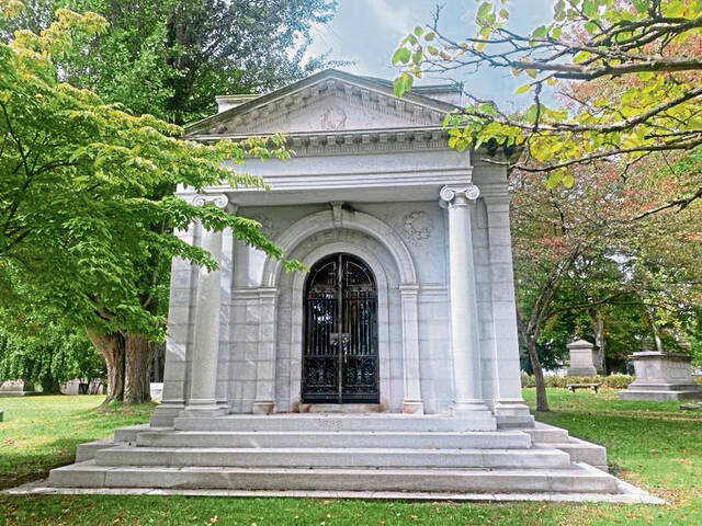 7831048_web1_gtr-FamousGraves-Heinz