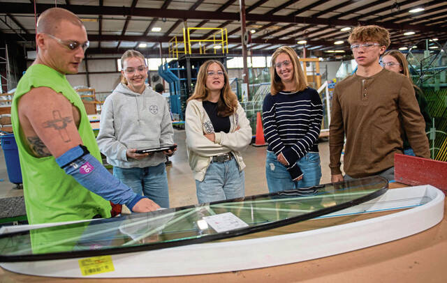 7835717_web1_gtr-VentanaStudents15-101724