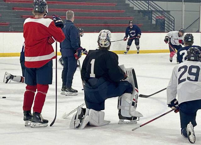 7838572_web1_ptr-RMorrisHockeyE-101724