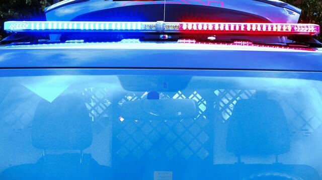 7854711_web1_WEB-police-lightsEFG