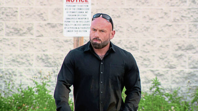7855296_web1_gtr-painterarraign