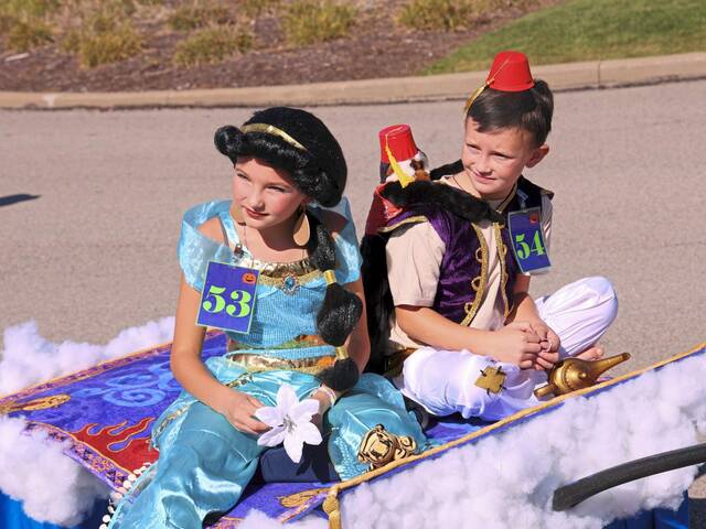 7859841_web1_hj-halloweenparade-103124-1