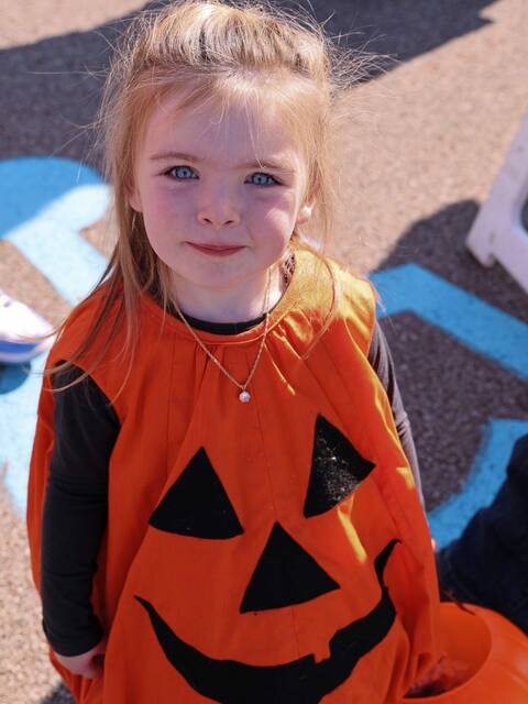 7859841_web1_hj-halloweenparade-103124-15