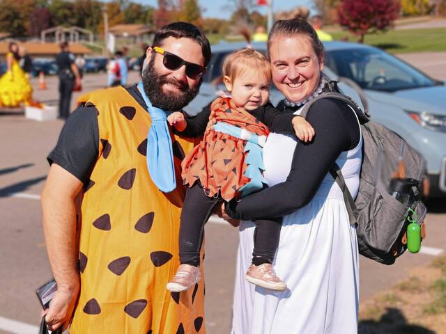 7859841_web1_hj-halloweenparade-103124-3