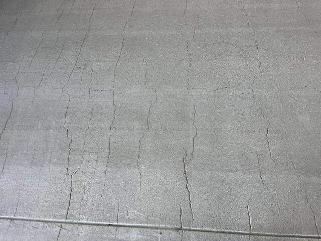 7863083_web1_ptr-AirportCracks-1-102424