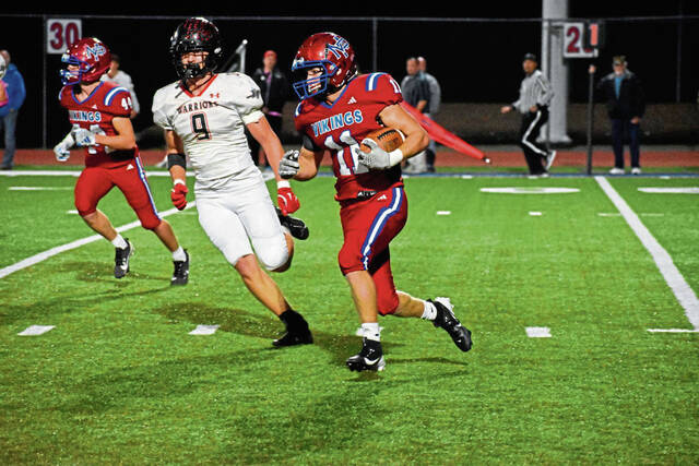 Conference champion Elizabeth Forward rallies past playoff-bound Mt. Pleasant