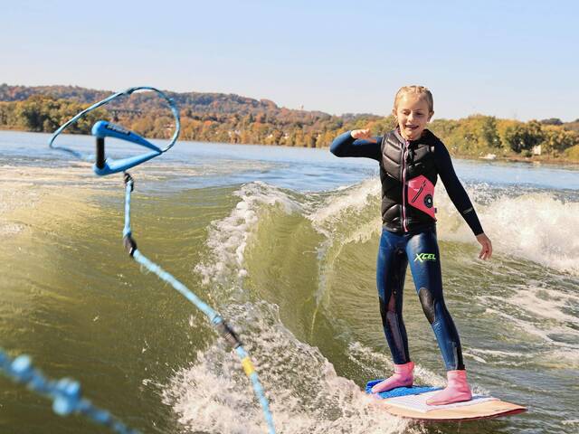 7880910_web1_hj-wakesurfing-112124-10