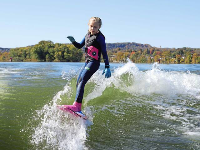 7880910_web1_hj-wakesurfing-112124-13