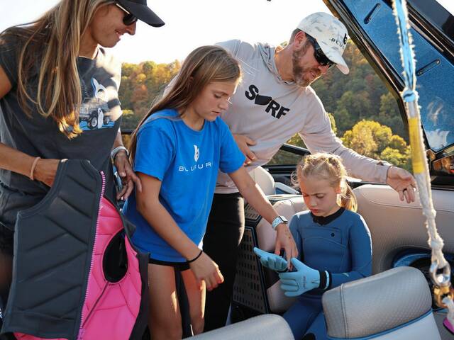 7880910_web1_hj-wakesurfing-112124-5