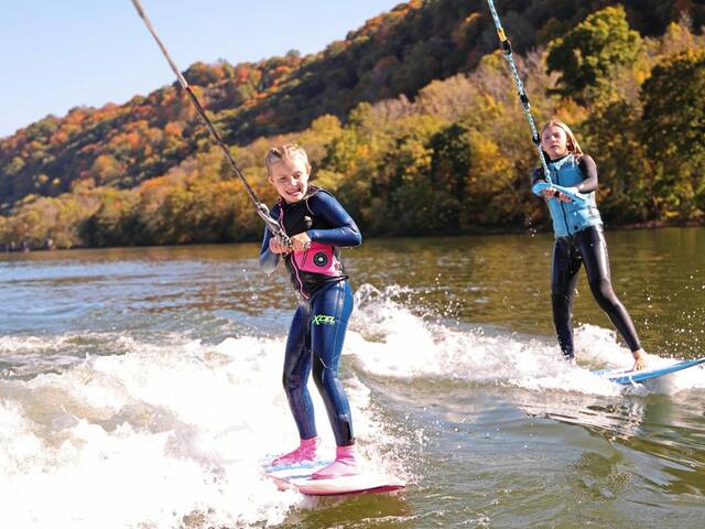7880910_web1_hj-wakesurfing-112124-7