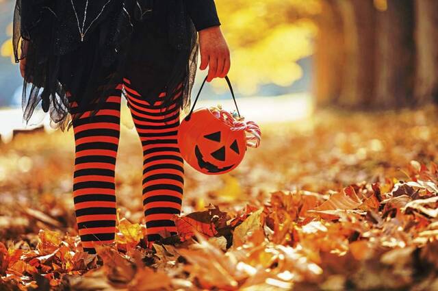 7883803_web1_Trick-or-treat-pix