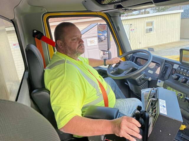 7891405_web1_gtr-penndotplow4