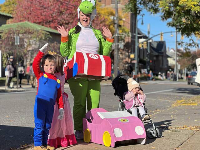 7879577_web1_sew-parade-110724-17