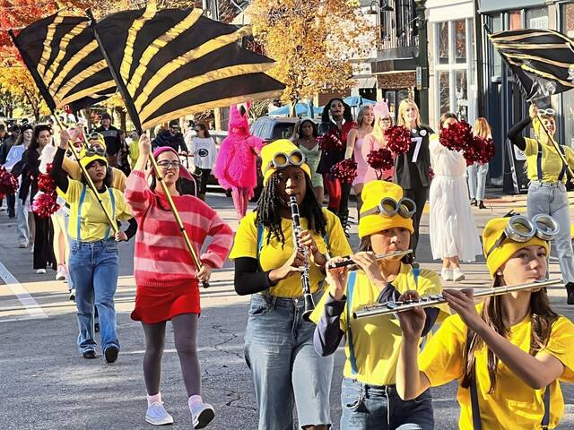 7879577_web1_sew-parade-110724-18