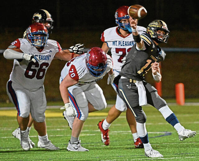 Drew Ross accounts for 5 TDs as Freeport returns to playoffs by beating Mt. Pleasant