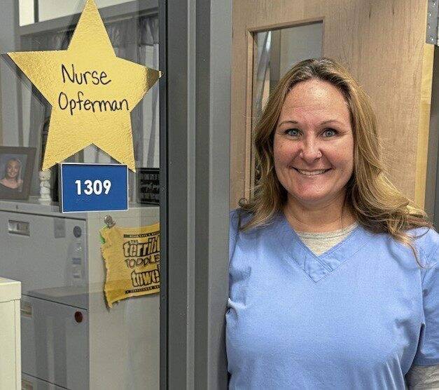 7896279_web1_sig-nurse1