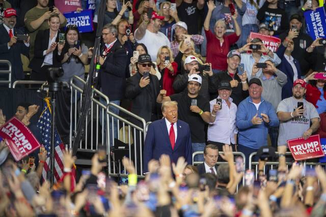 7903050_web1_ptr-TrumpLive3