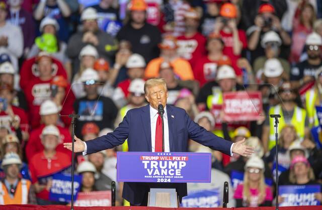 7904095_web1_ptr-TrumpLive5