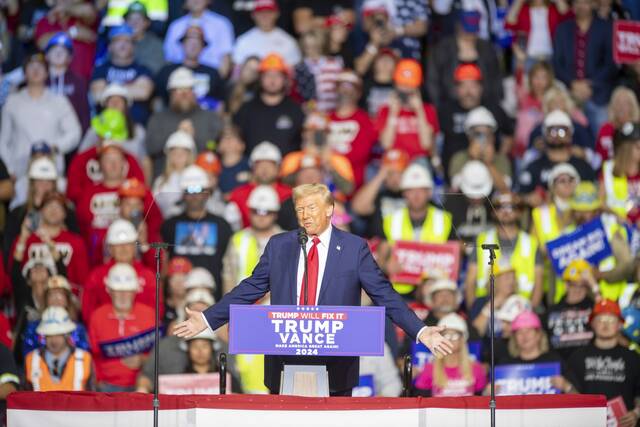 7904095_web1_ptr-TrumpLive6
