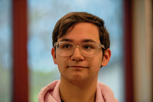 7911650_web1_vnd-SpringPollWorkers3