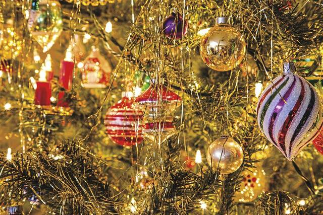 7911742_web1_WEB-Christmas-tree