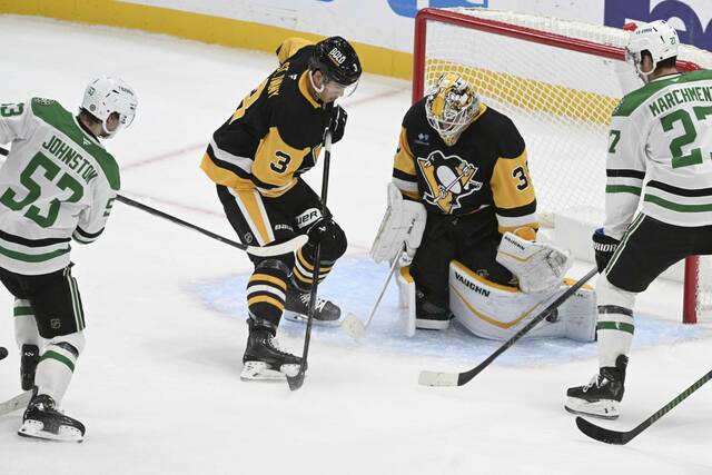 7926478_web1_ptr-PensStars09-111224