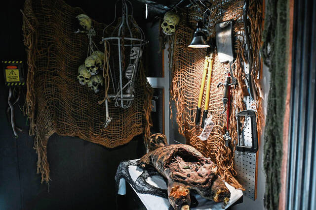 7928710_web1_gtr-HauntedHouse004-111424