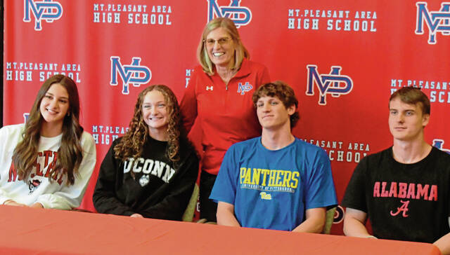 4 Mt. Pleasant swimmers sign with Division I programs