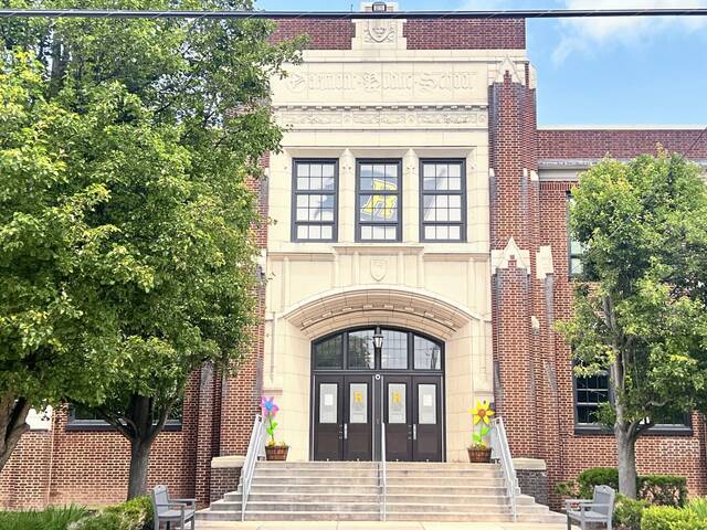 7937608_web1_web-Riverview-10th-Street-Elementary3-060324