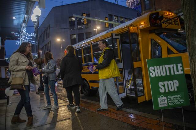 7939081_web1_gtr-lo-ladiesnight5-112424