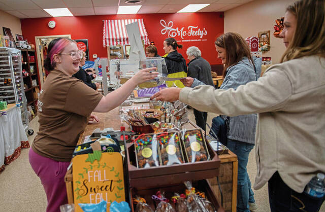 7939081_web1_gtr-lo-ladiesnight6-112424