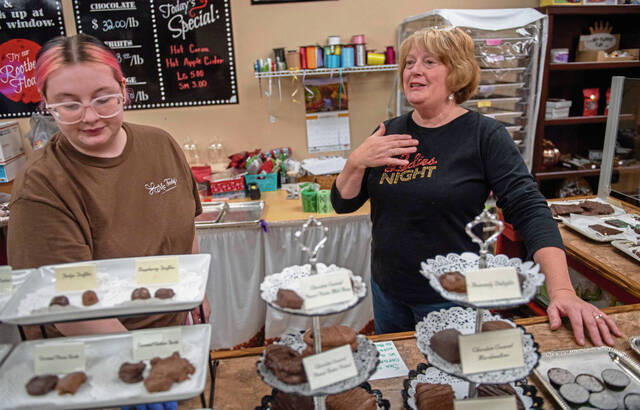 7939081_web1_gtr-lo-ladiesnight8-112424