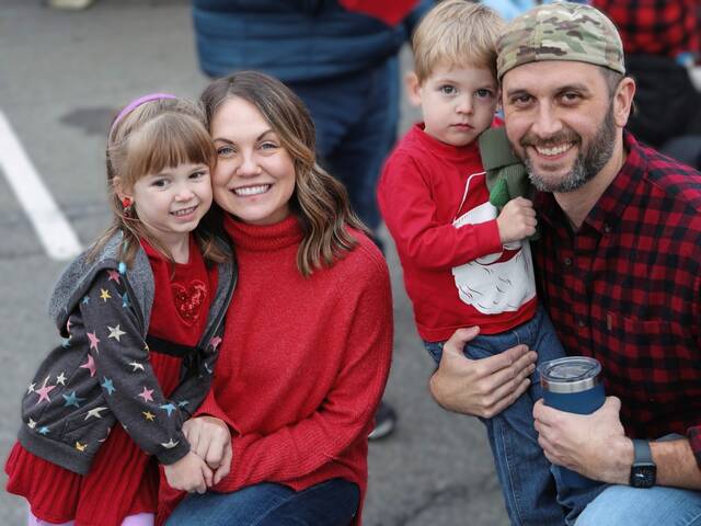 7949721_web1_pcj-holidaydazzle-121224-11