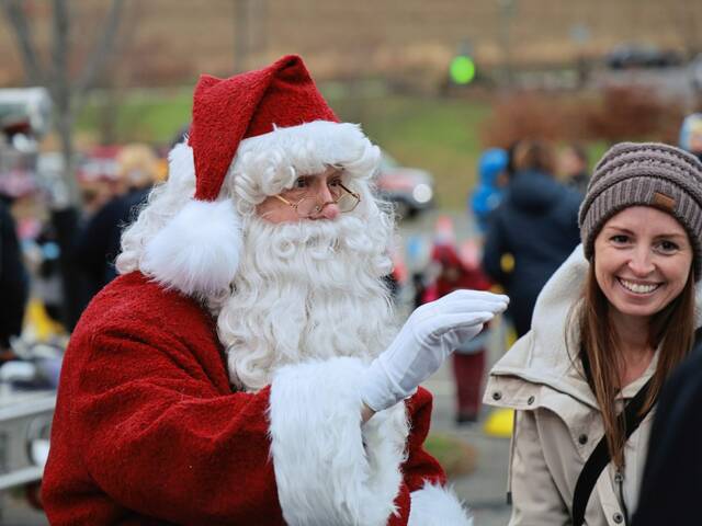 7949721_web1_pcj-holidaydazzle-121224-13
