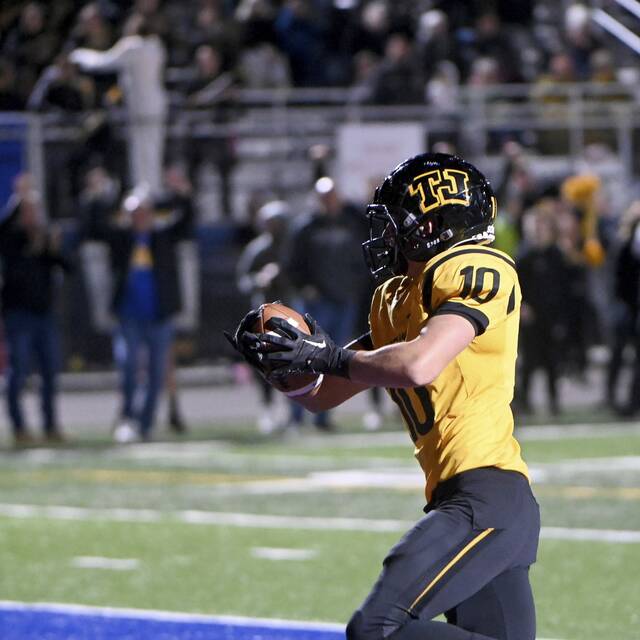 Trib 10: New team takes over top spot with only 10 teams left standing