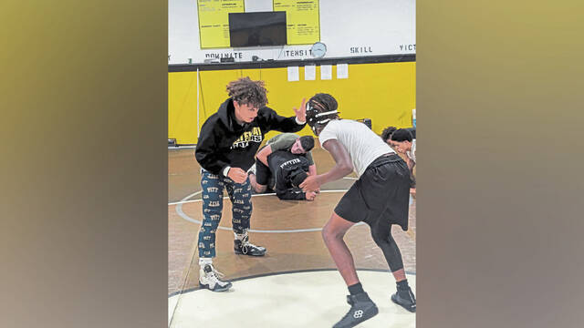 Veterans, newcomers hope for strong start for Gateway wrestling